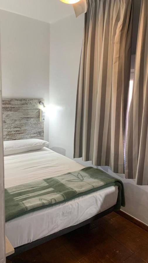 Casa De Huespedes Almansa Hotel Madrid Eksteriør billede
