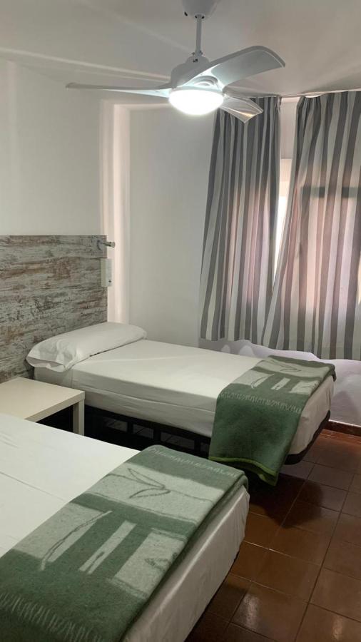 Casa De Huespedes Almansa Hotel Madrid Eksteriør billede