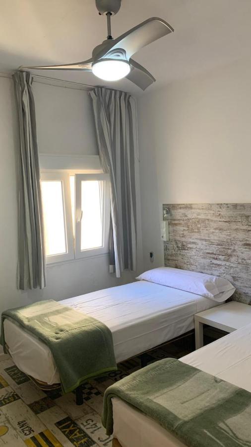Casa De Huespedes Almansa Hotel Madrid Eksteriør billede