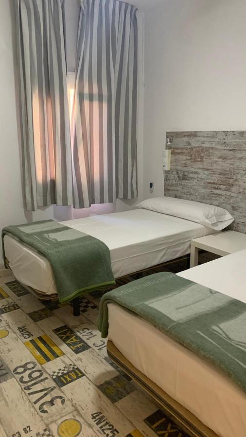 Casa De Huespedes Almansa Hotel Madrid Eksteriør billede