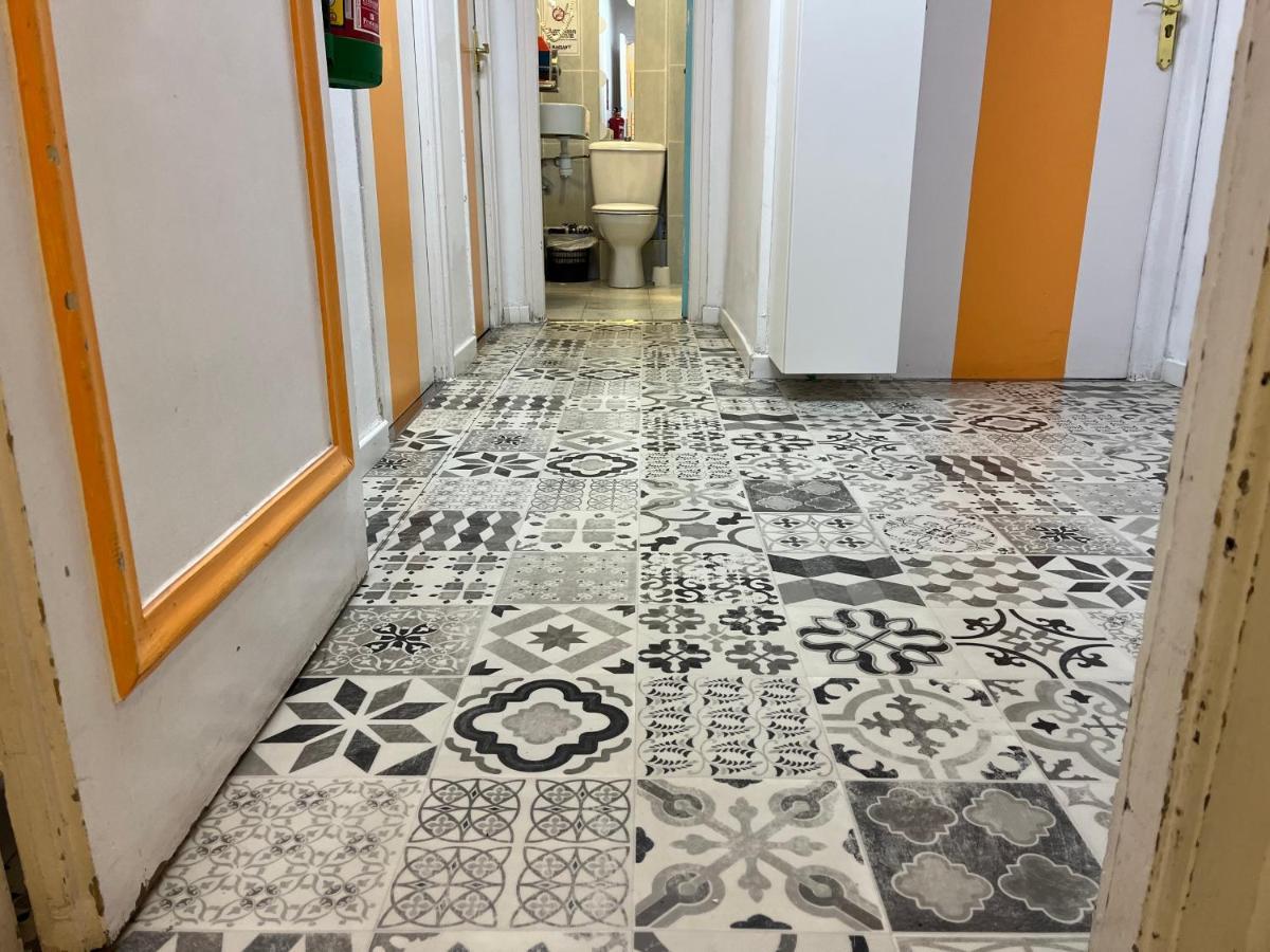 Casa De Huespedes Almansa Hotel Madrid Eksteriør billede