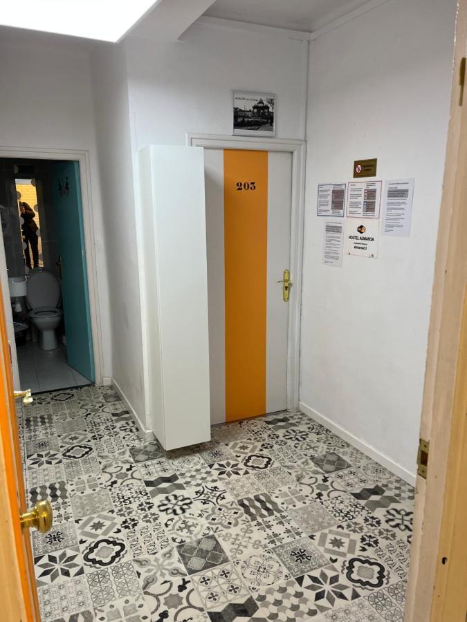 Casa De Huespedes Almansa Hotel Madrid Eksteriør billede