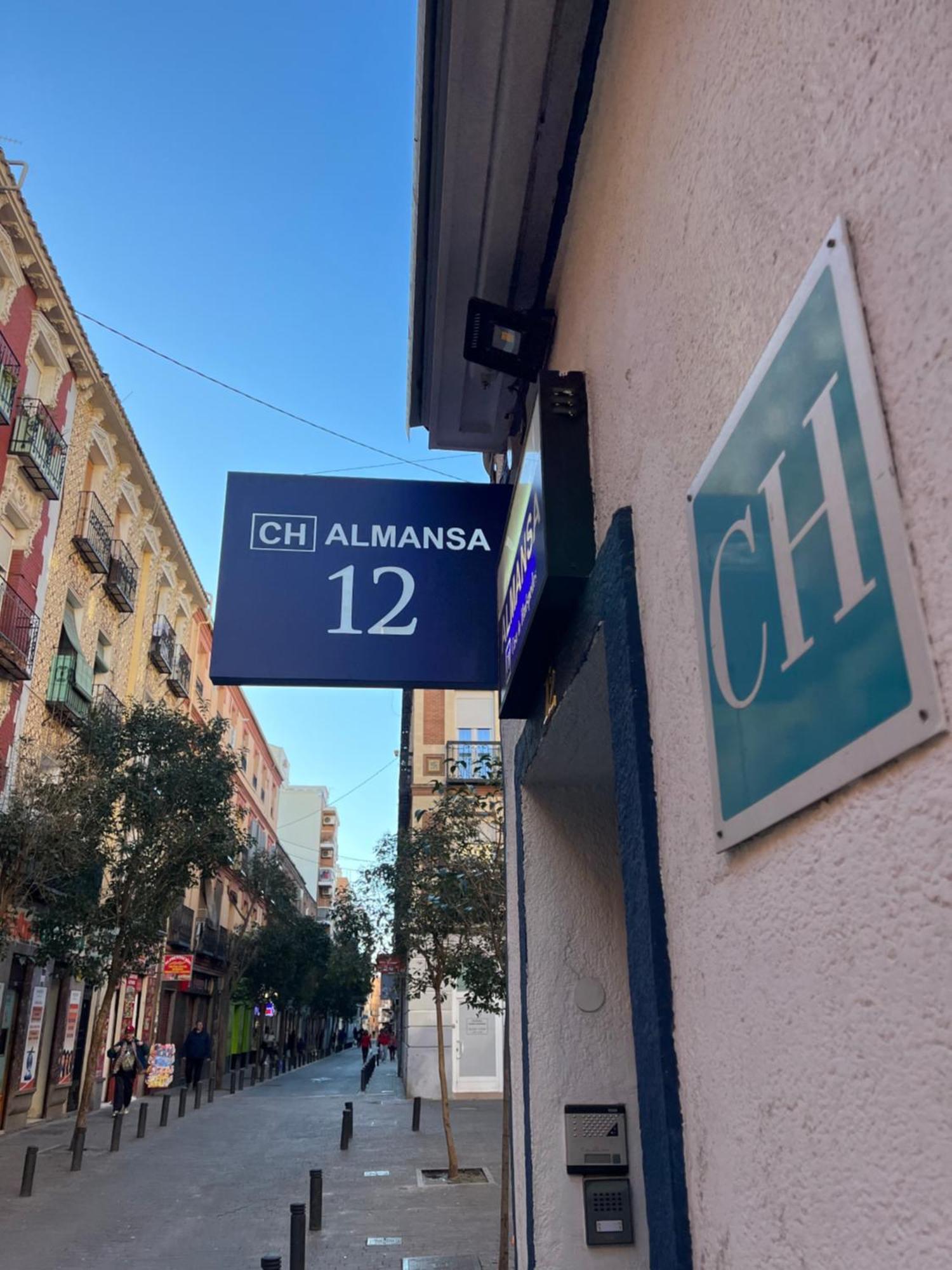 Casa De Huespedes Almansa Hotel Madrid Eksteriør billede
