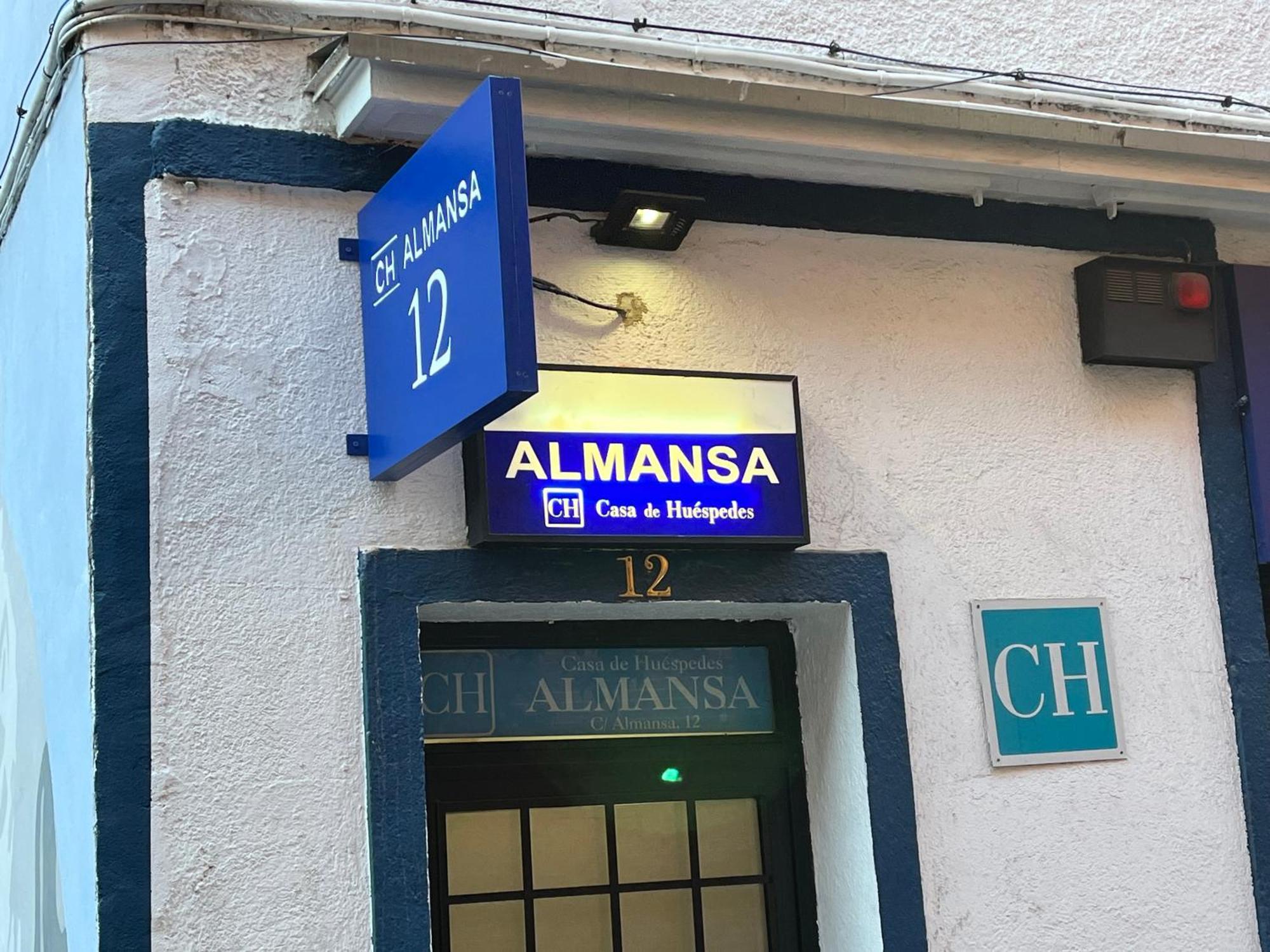 Casa De Huespedes Almansa Hotel Madrid Eksteriør billede