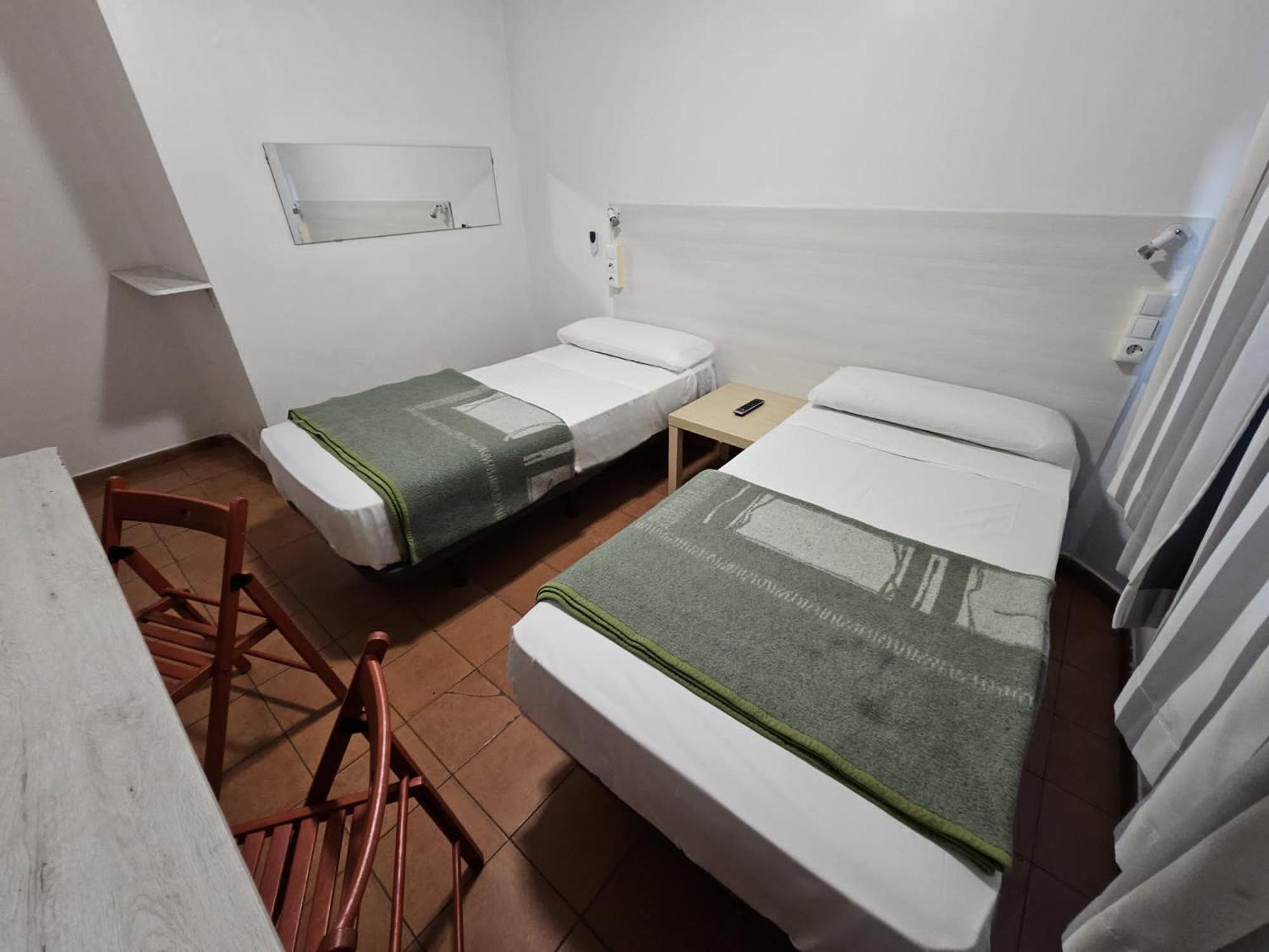 Casa De Huespedes Almansa Hotel Madrid Eksteriør billede