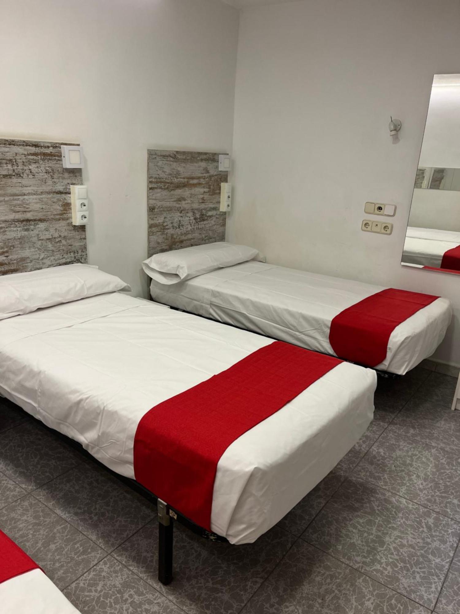 Casa De Huespedes Almansa Hotel Madrid Eksteriør billede