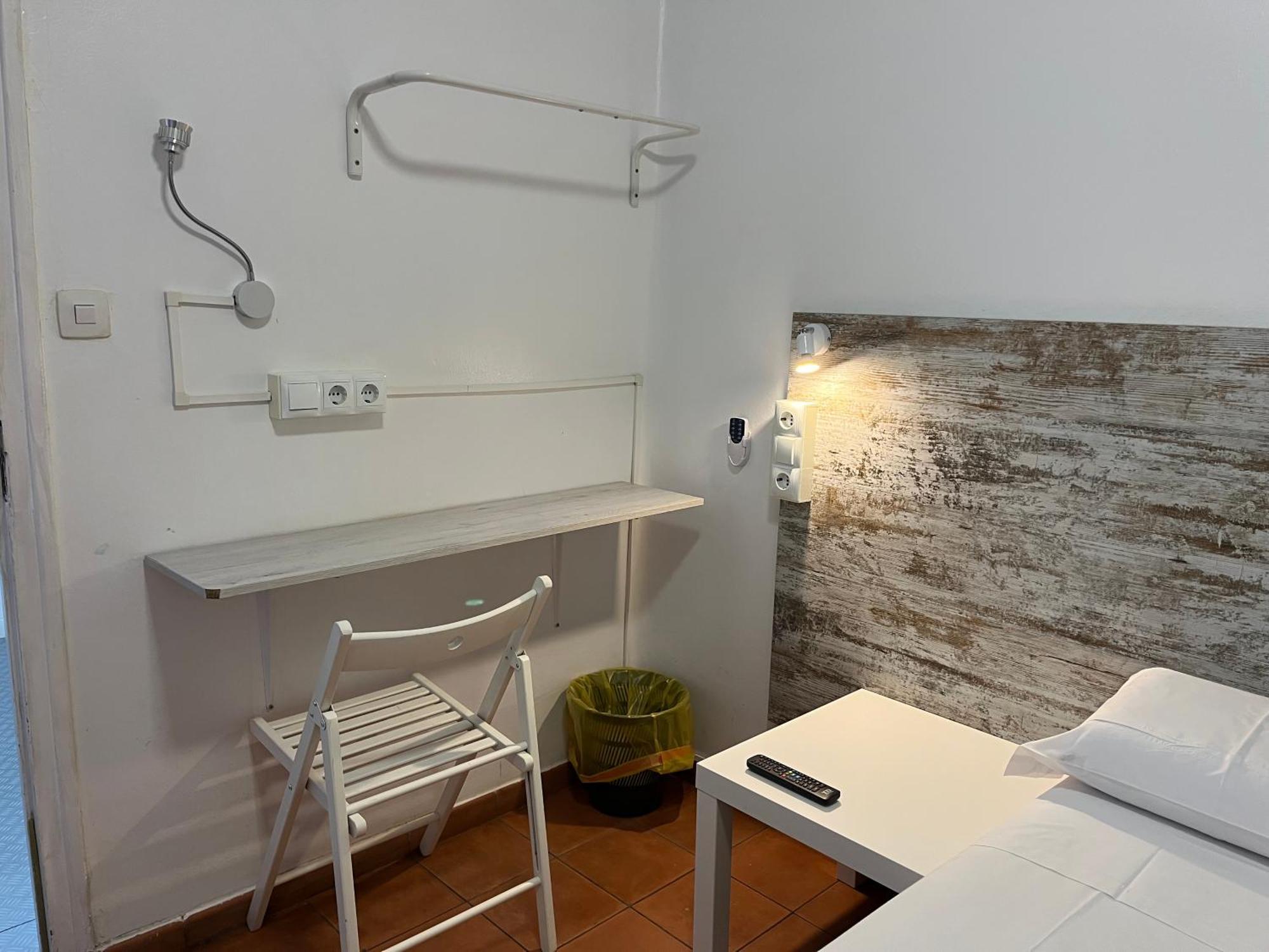 Casa De Huespedes Almansa Hotel Madrid Eksteriør billede