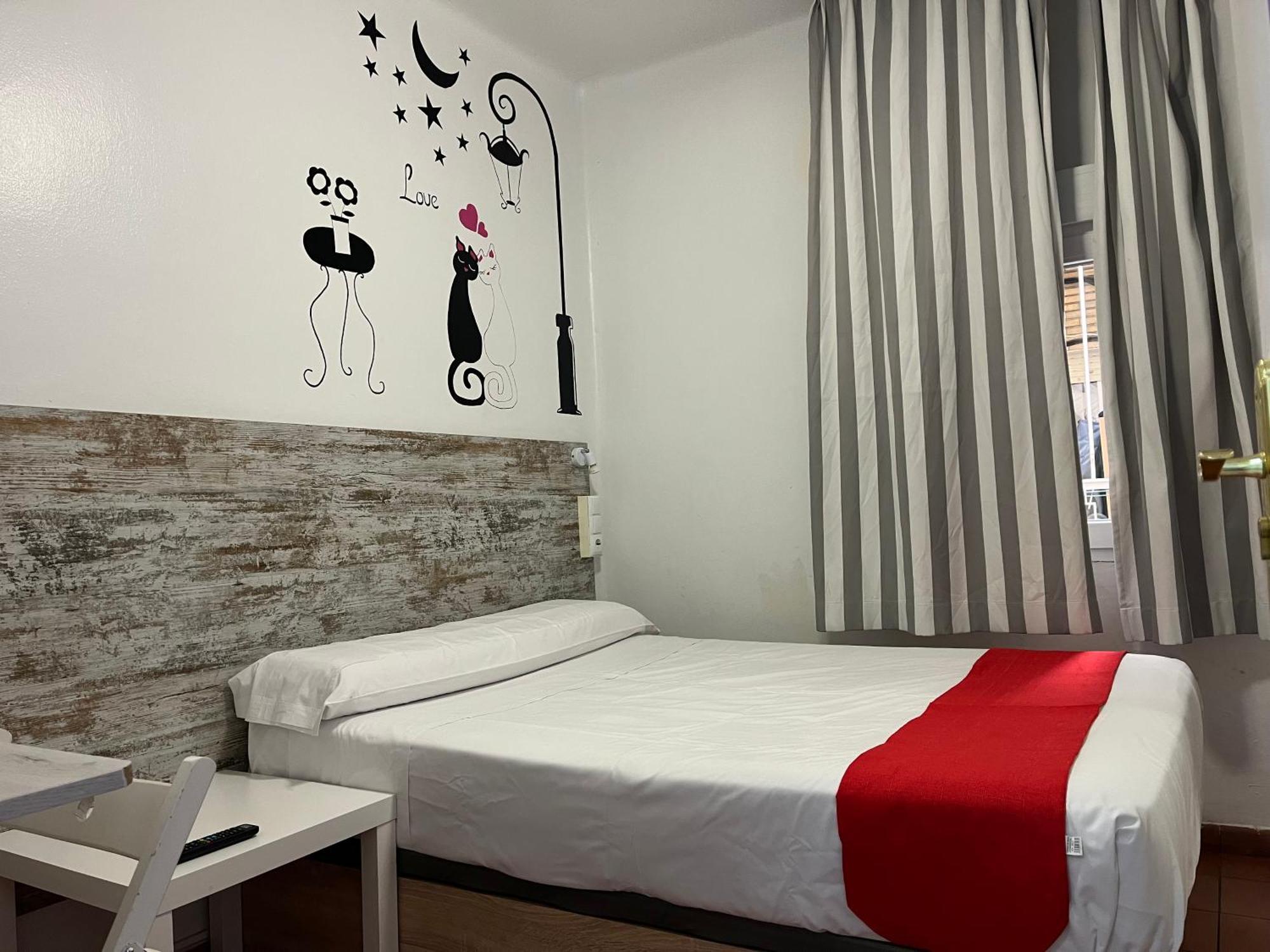 Casa De Huespedes Almansa Hotel Madrid Eksteriør billede
