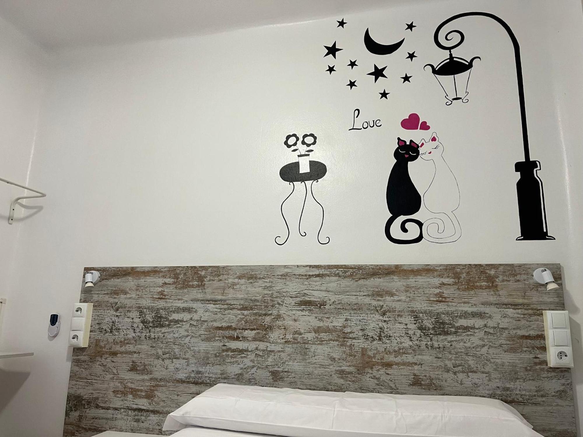 Casa De Huespedes Almansa Hotel Madrid Eksteriør billede