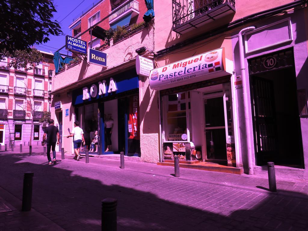 Casa De Huespedes Almansa Hotel Madrid Eksteriør billede