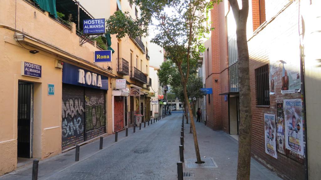 Casa De Huespedes Almansa Hotel Madrid Eksteriør billede