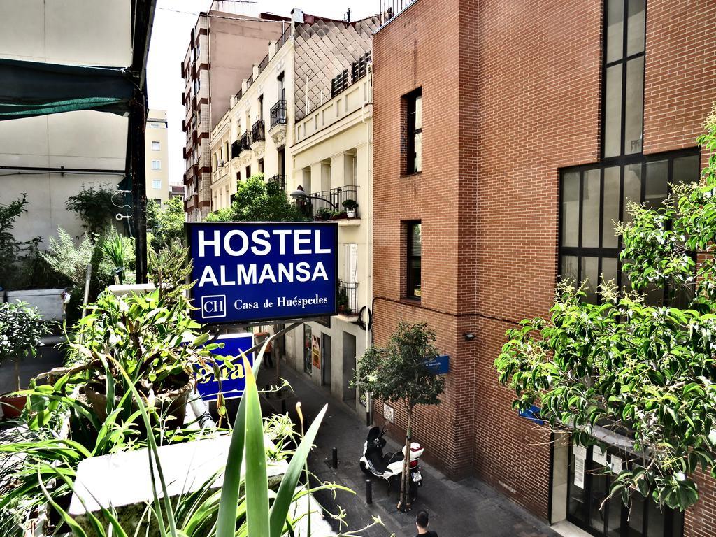 Casa De Huespedes Almansa Hotel Madrid Eksteriør billede