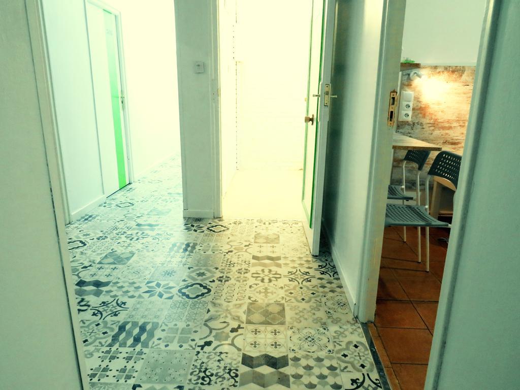 Casa De Huespedes Almansa Hotel Madrid Eksteriør billede